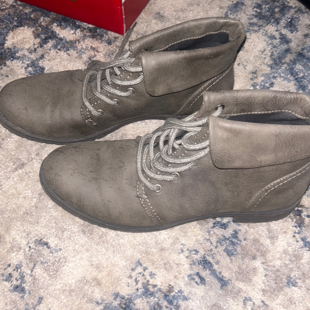 Grey boots
